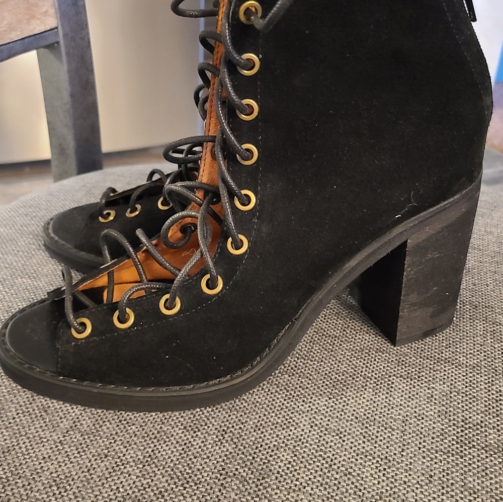 Lace up boutique boots